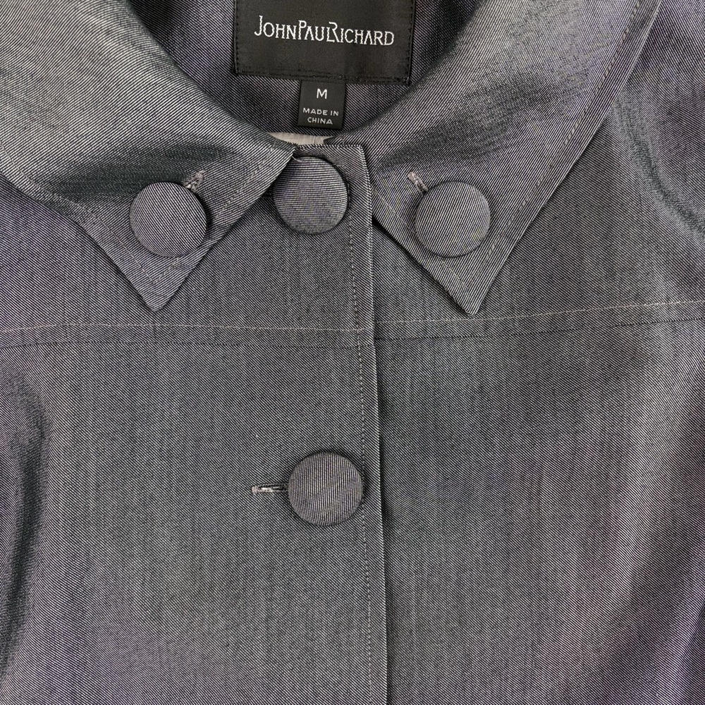JohnPaulRichard Gray Women's Cropped Jacket sz Medium with Large button accents - Picture 5 of 13
